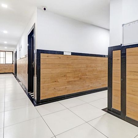 Oyo Townhouse 595 Majestic Inn Kochi Екстер'єр фото