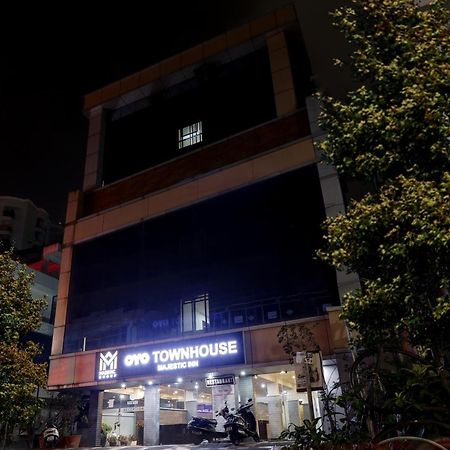 Oyo Townhouse 595 Majestic Inn Kochi Екстер'єр фото