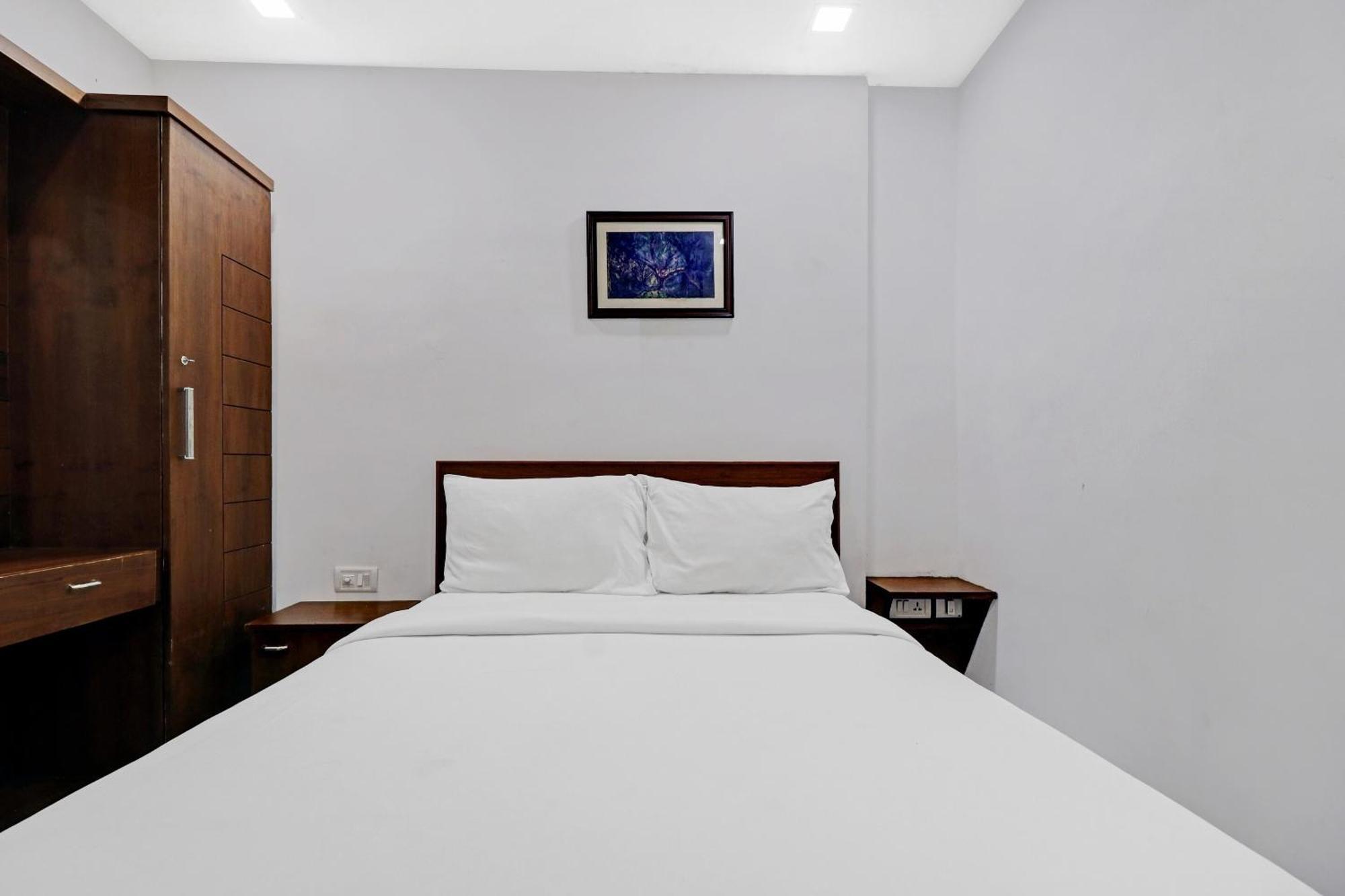 Oyo Townhouse 595 Majestic Inn Kochi Екстер'єр фото