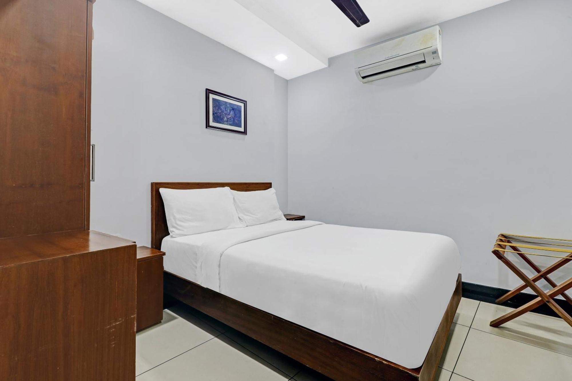 Oyo Townhouse 595 Majestic Inn Kochi Екстер'єр фото