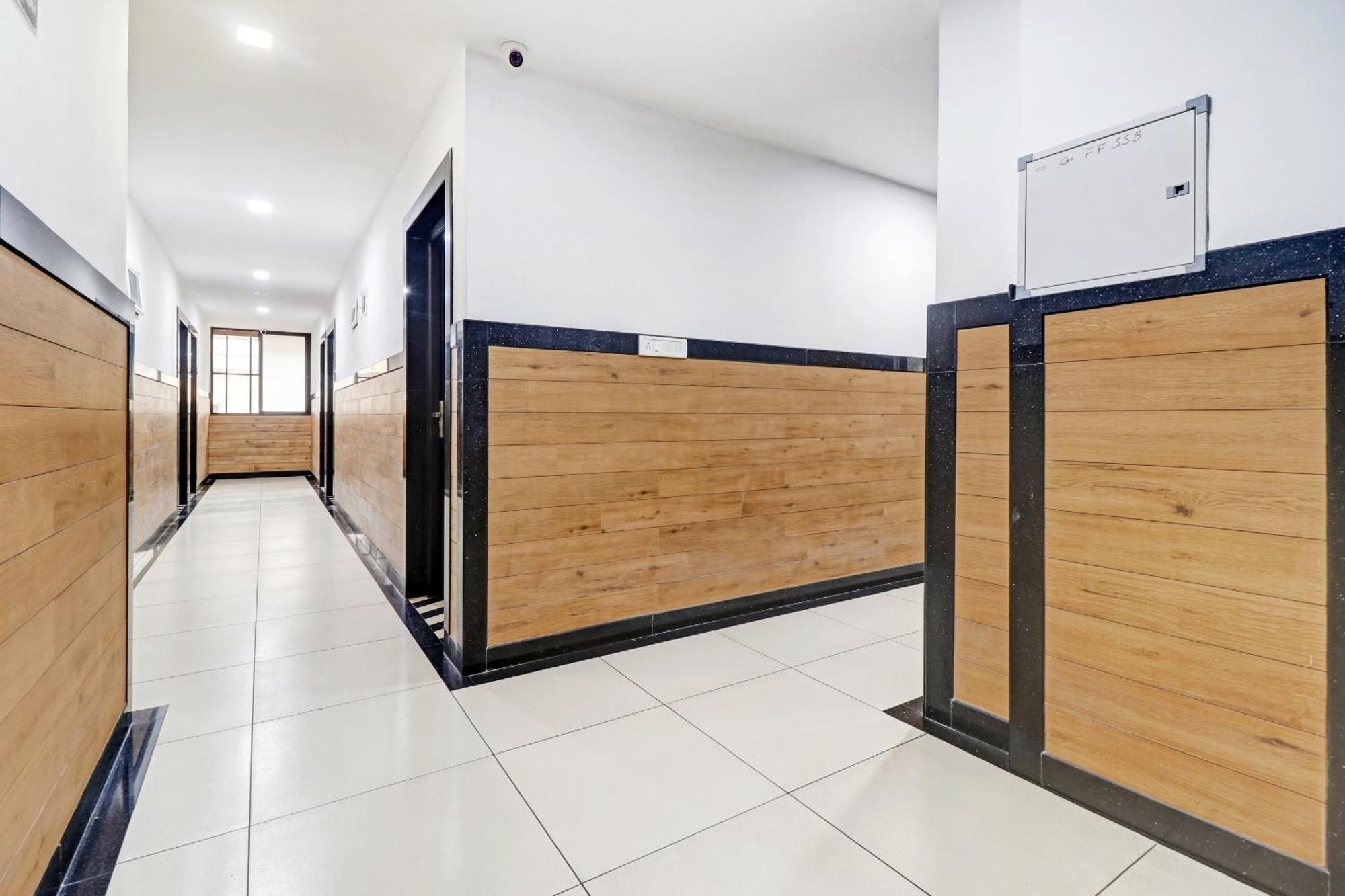 Oyo Townhouse 595 Majestic Inn Kochi Екстер'єр фото