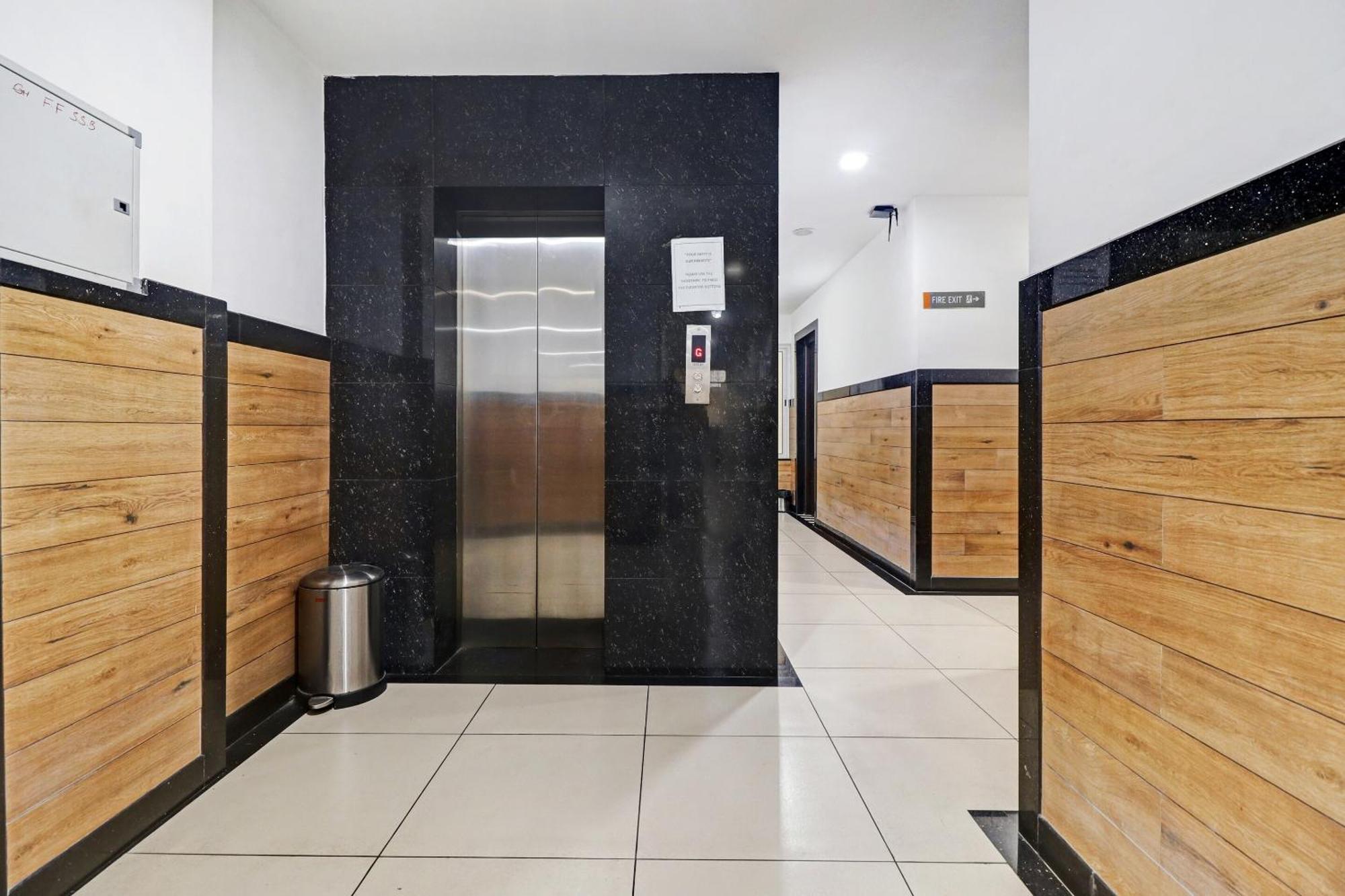 Oyo Townhouse 595 Majestic Inn Kochi Екстер'єр фото