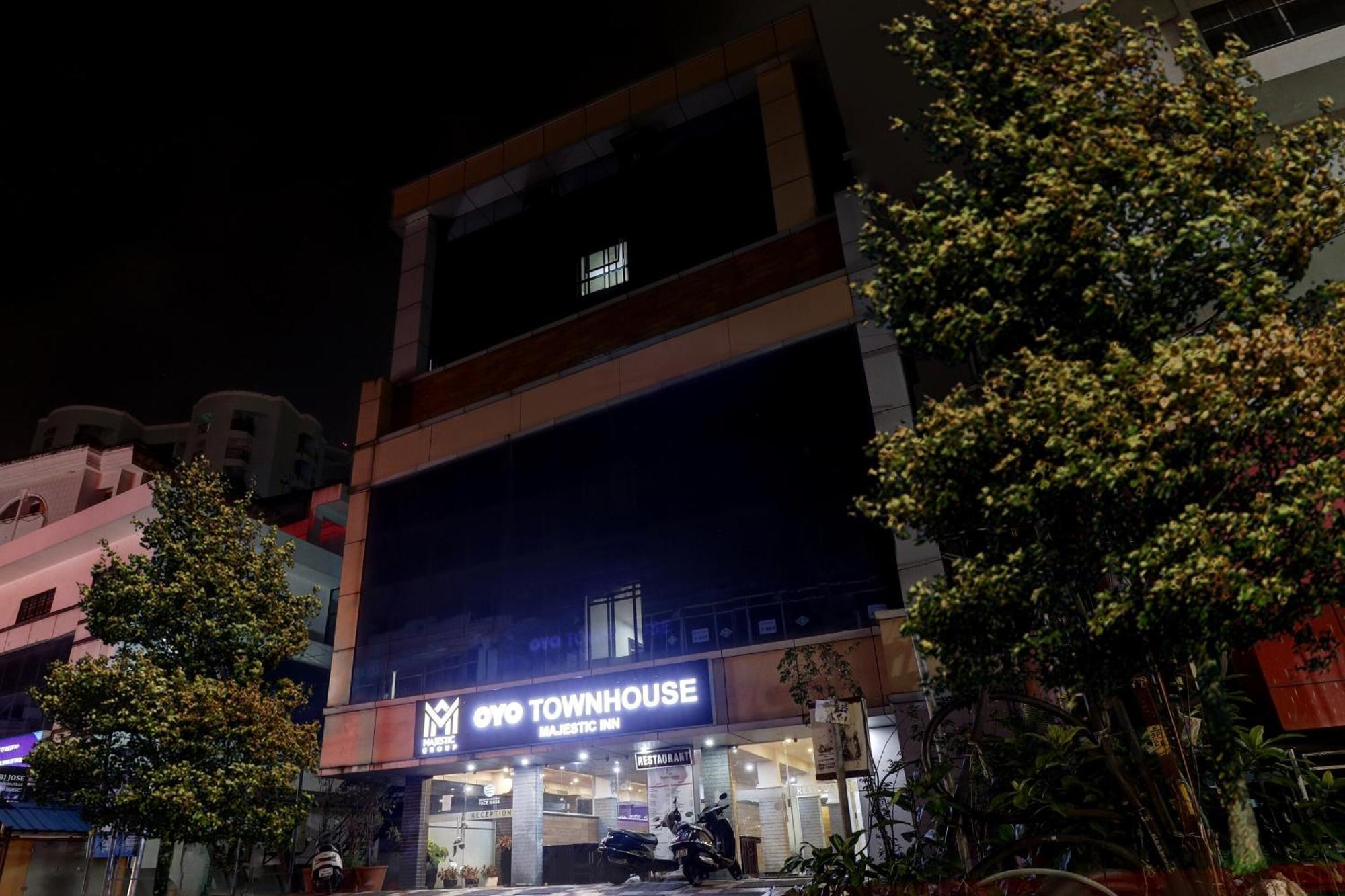 Oyo Townhouse 595 Majestic Inn Kochi Екстер'єр фото
