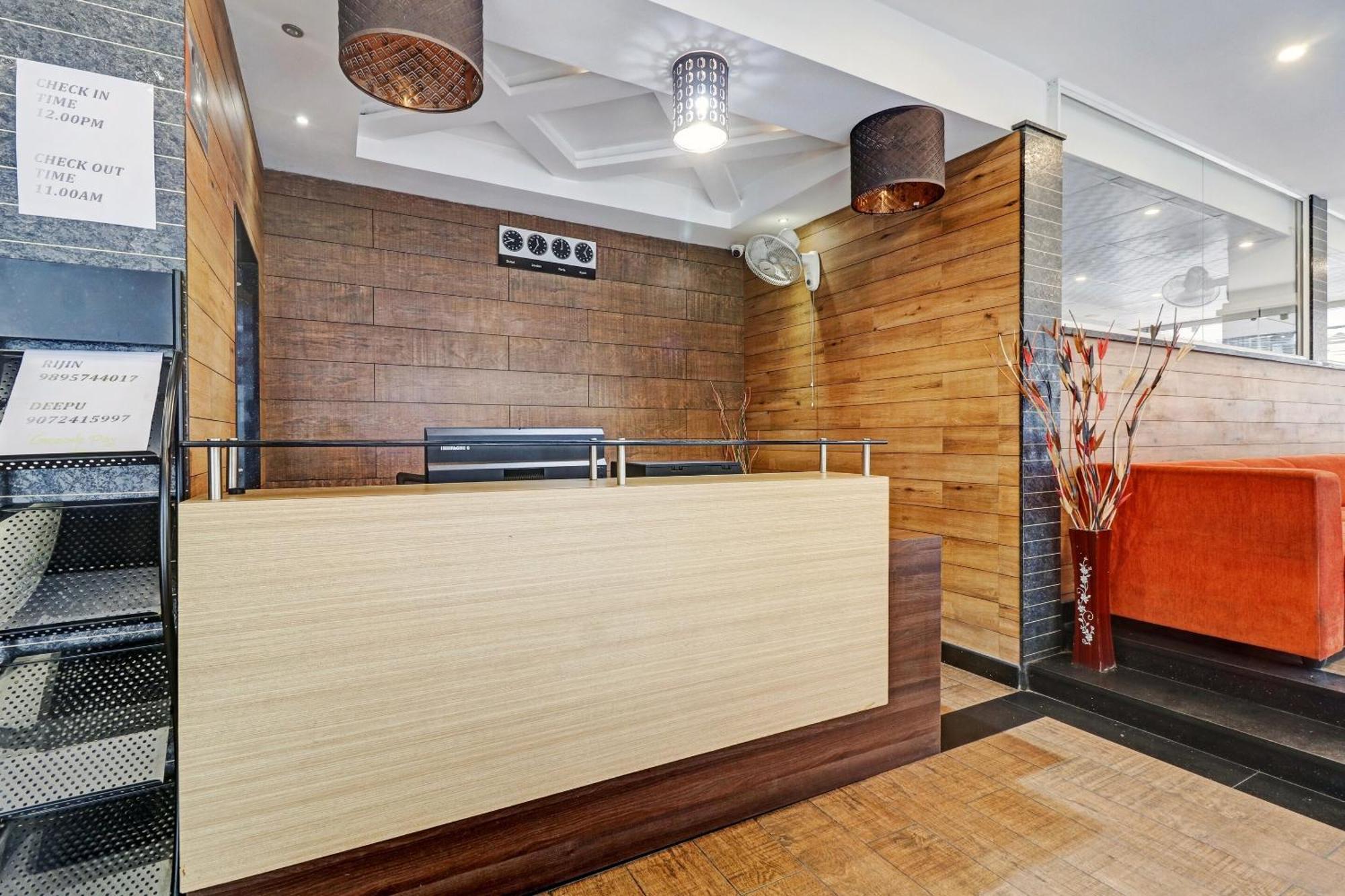 Oyo Townhouse 595 Majestic Inn Kochi Екстер'єр фото